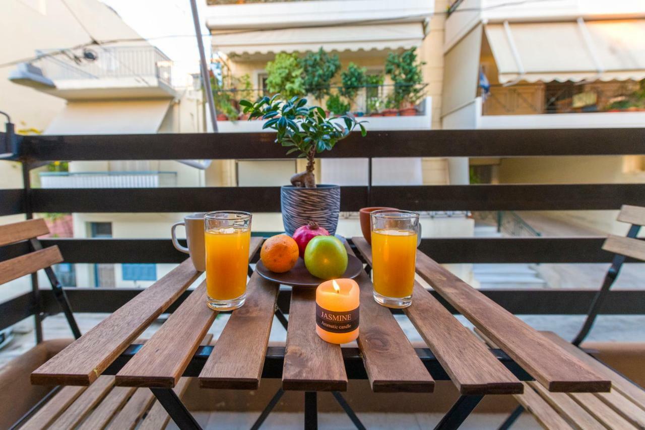Apartment 100 Meters From The Terminal Station Атина Екстериор снимка